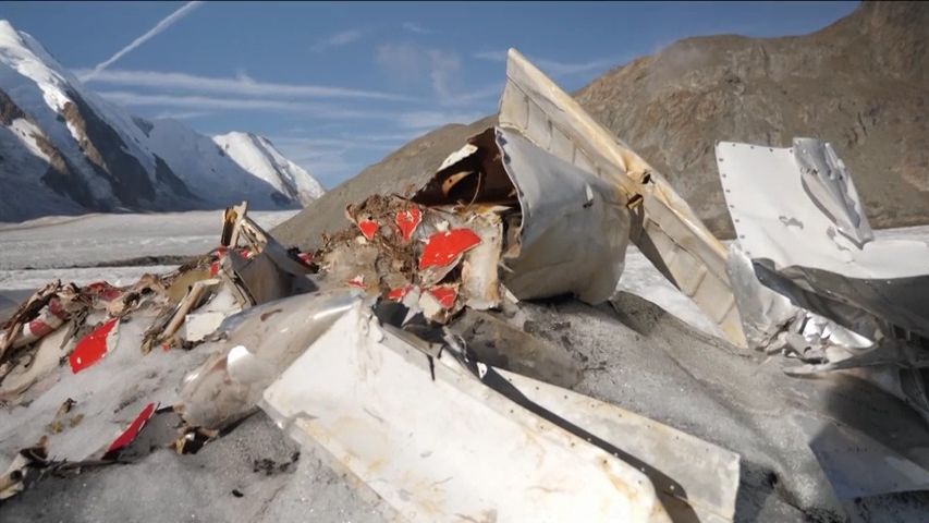 Tající švýcarský ledovec odhalil 50 let starý vrak letadla